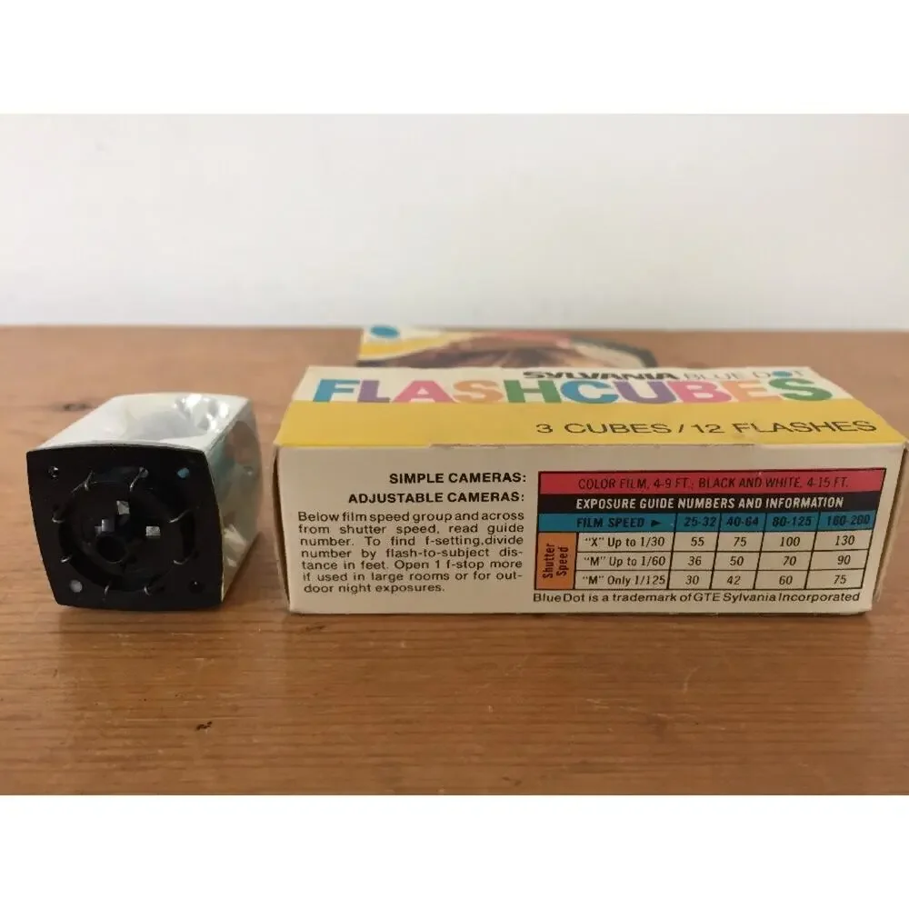 Vintage Sylvania Blue Dot Film Camera Flash Cubes 4 Cubes 15 Flashes Box Works